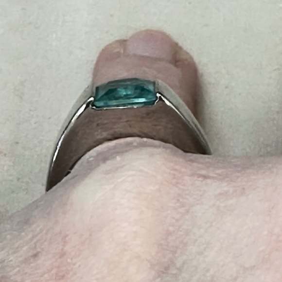 Silver Tone Ring w/Princess Cut Aqua Blue Stone. Vintage. - Picture 3 of 13